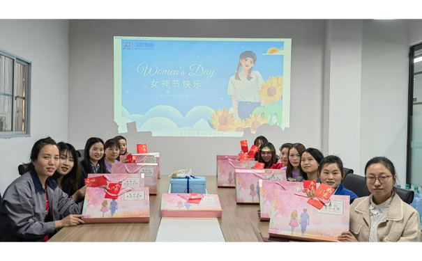 国产麻豆精品久久久机械女职员妇女节合照