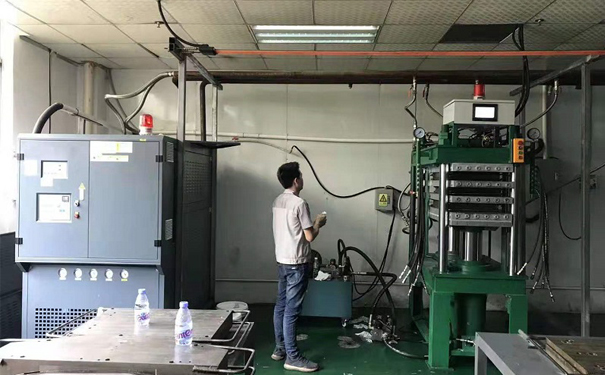 橡胶硫化高温麻豆一级AV片.jpg